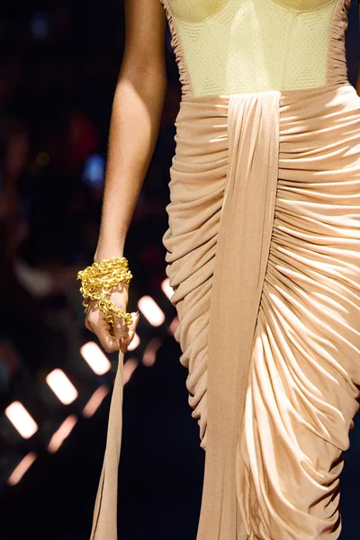 Look 19